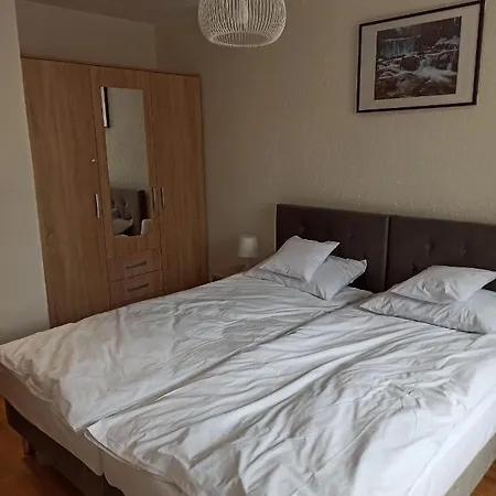 乔拉公寓 * 斯克拉斯卡波伦巴